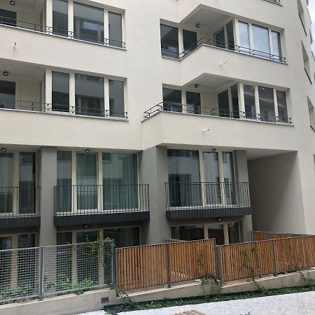 Luxury Apartment With Private Garden Прага Экстерьер фото