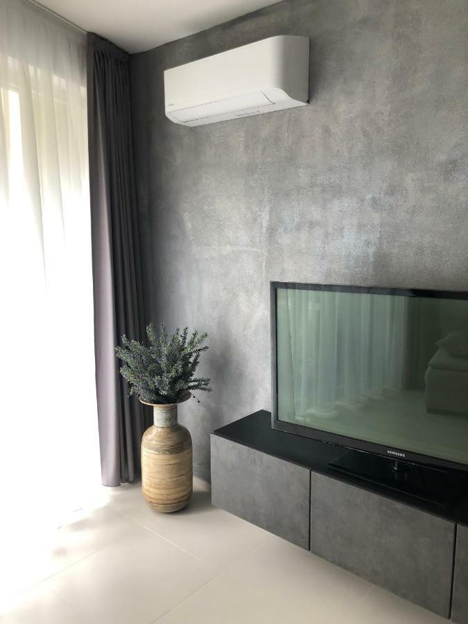 Luxury Apartment With Private Garden Прага Экстерьер фото