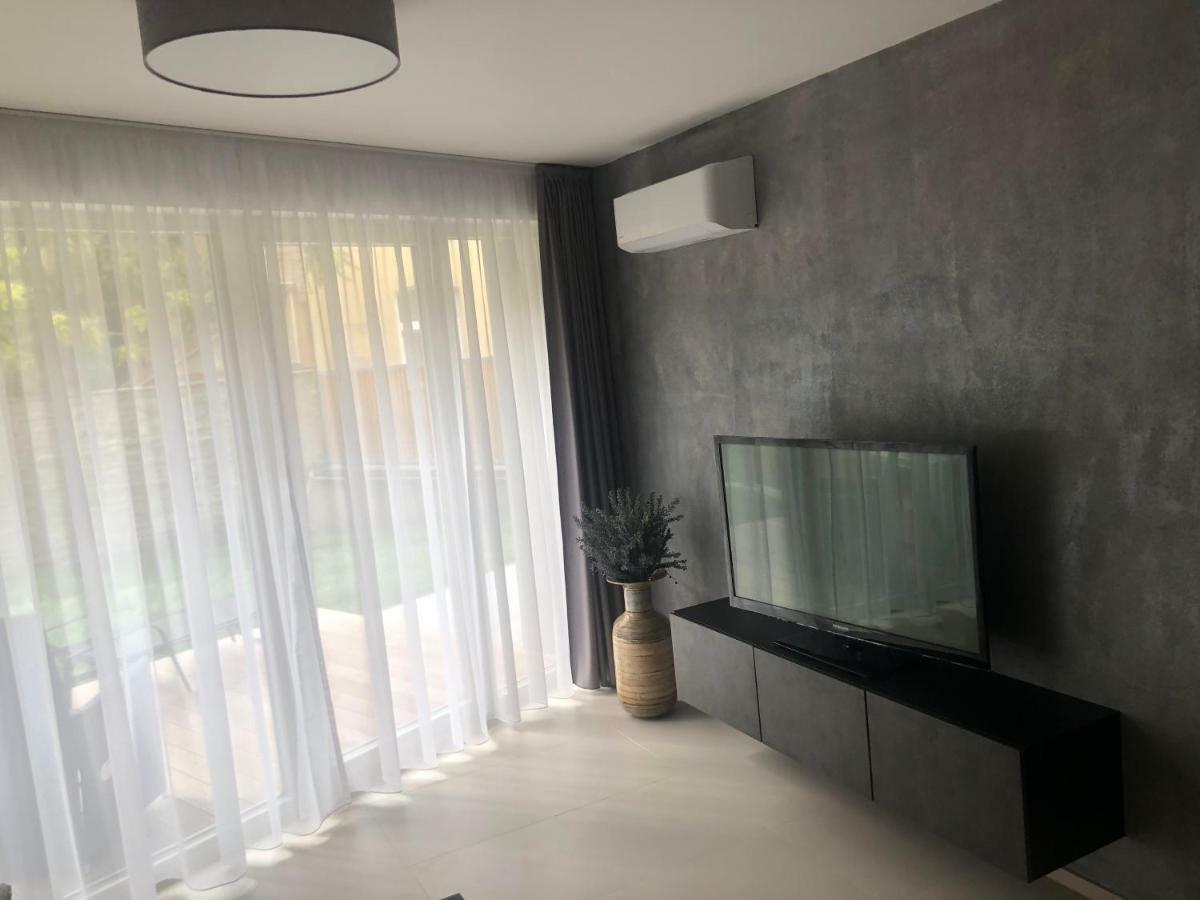 Luxury Apartment With Private Garden Прага Экстерьер фото