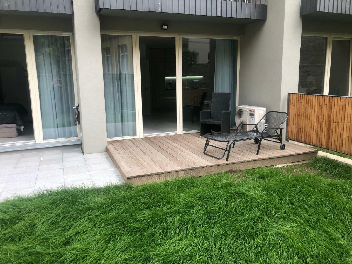Luxury Apartment With Private Garden Прага Экстерьер фото