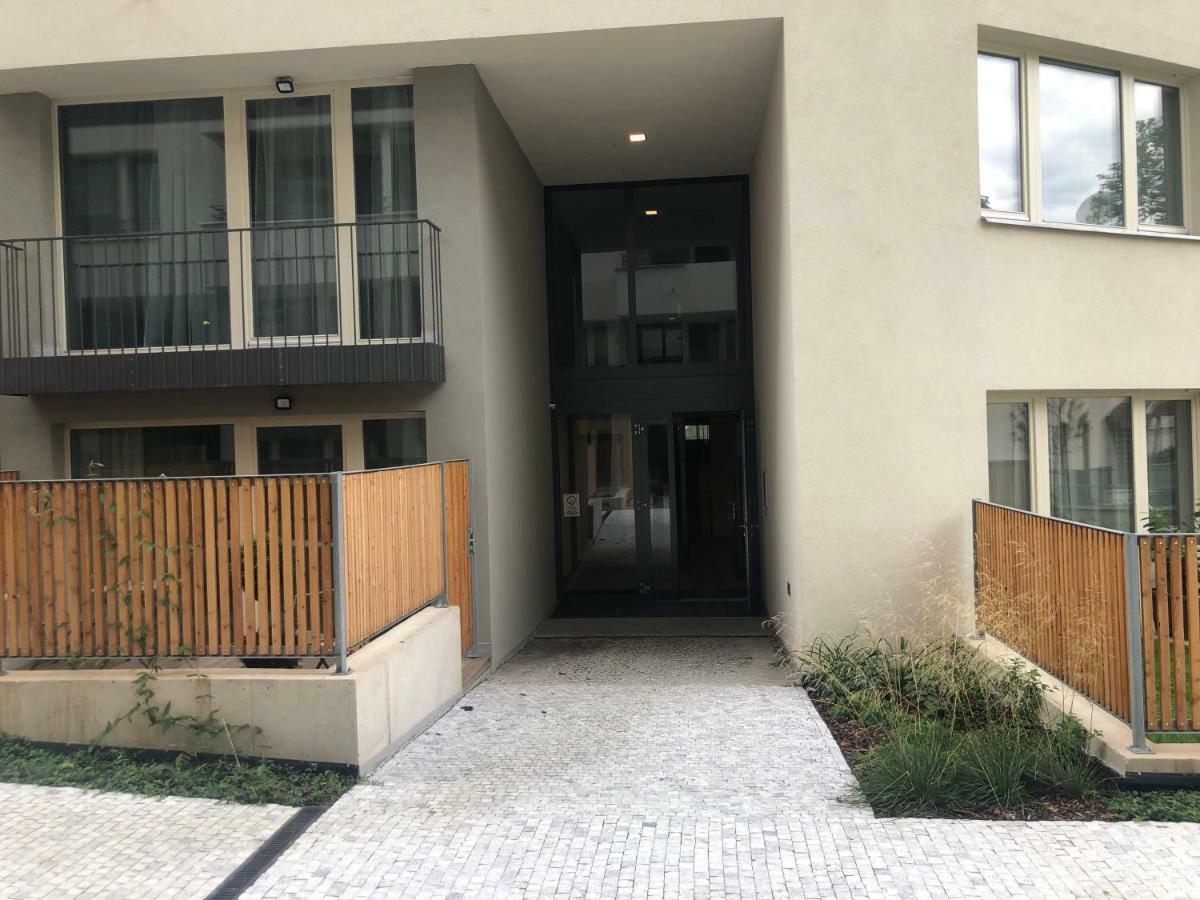 Luxury Apartment With Private Garden Прага Экстерьер фото