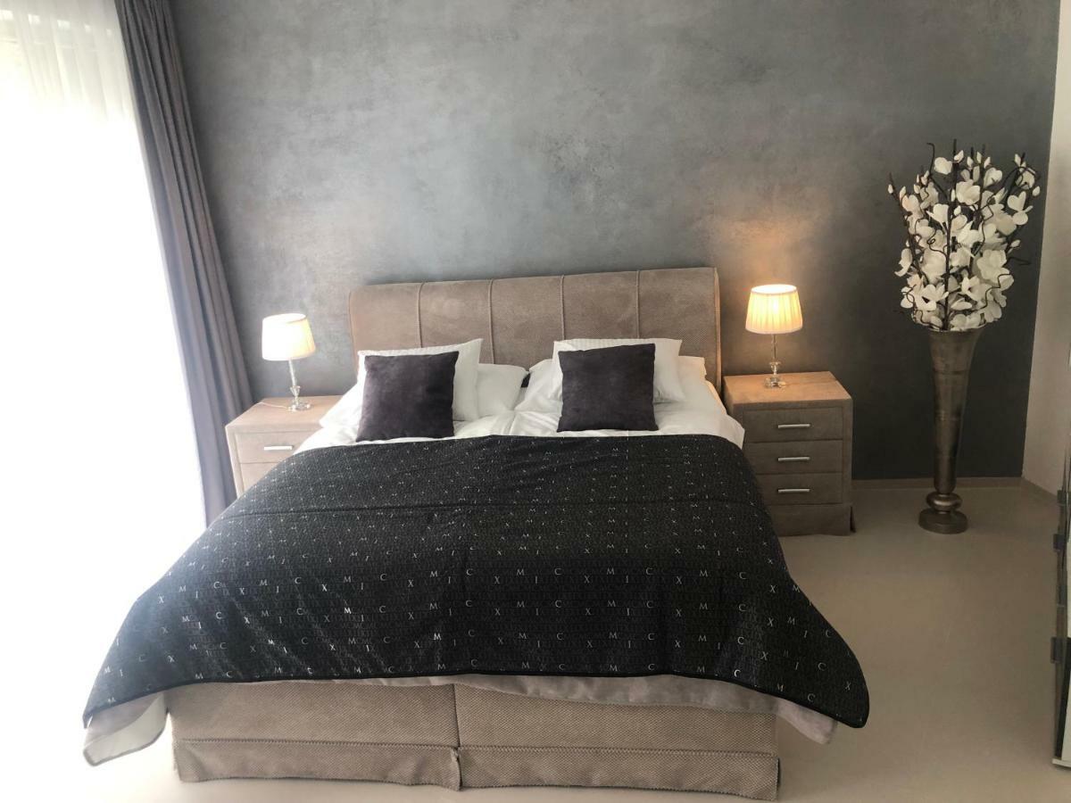 Luxury Apartment With Private Garden Прага Экстерьер фото