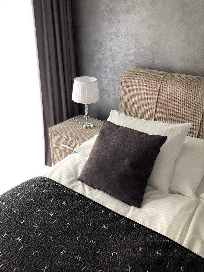 Luxury Apartment With Private Garden Прага Экстерьер фото