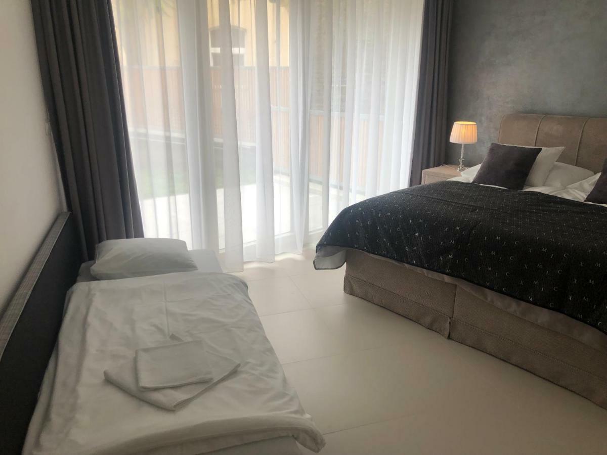 Luxury Apartment With Private Garden Прага Экстерьер фото